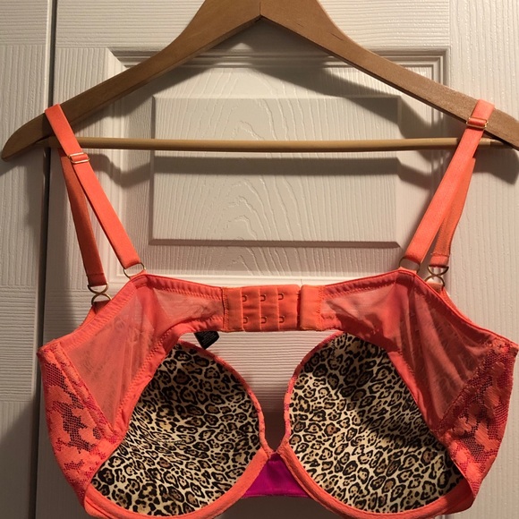 Like New Very Sexy Demi Bra - Picture 2 of 3